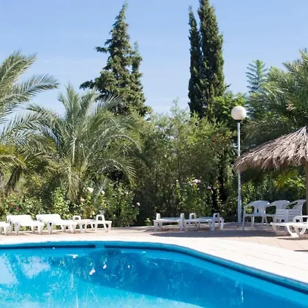 Βίλα Nieves Is A Beautiful Set In A Rural Location Yet It Is Still Only A 5 Minute Drive From And San Rafael